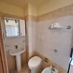 Affaccio Sul Vicolo *